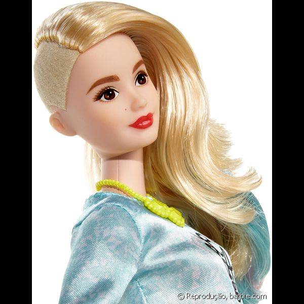 Nova linha Barbie Fashionistas apresenta maquiagens divertidas para enfatizar os tra?os faciais diferentes de cada boneca